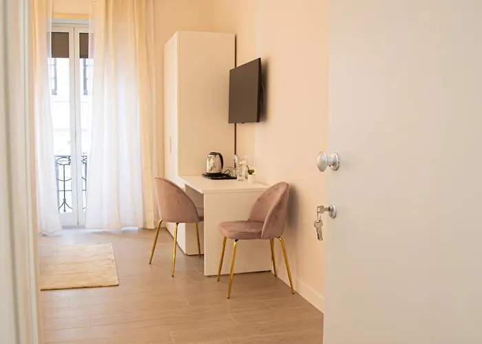 Отель типа "постель и завтрак" Roxy Luxury House 4*